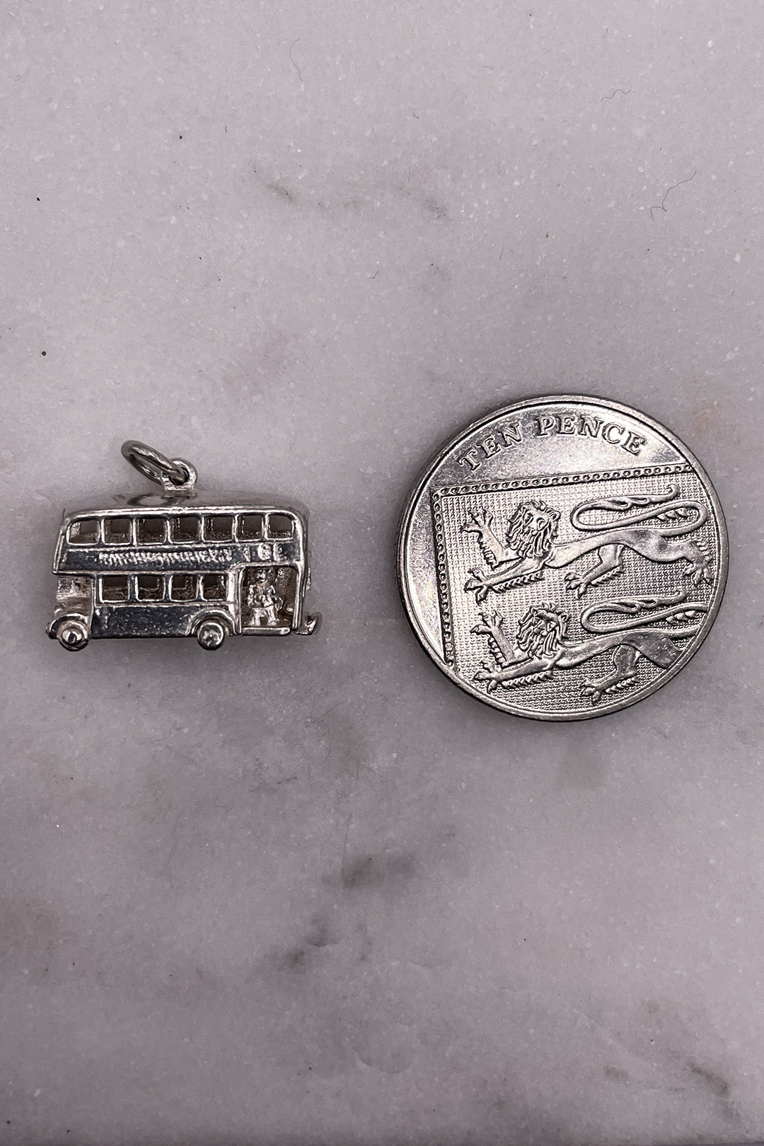 The Double Decker Bus of the Busy Streets of London Opening Vintage Charm (925 Sterling Silver, made circa 1950 - 1970)