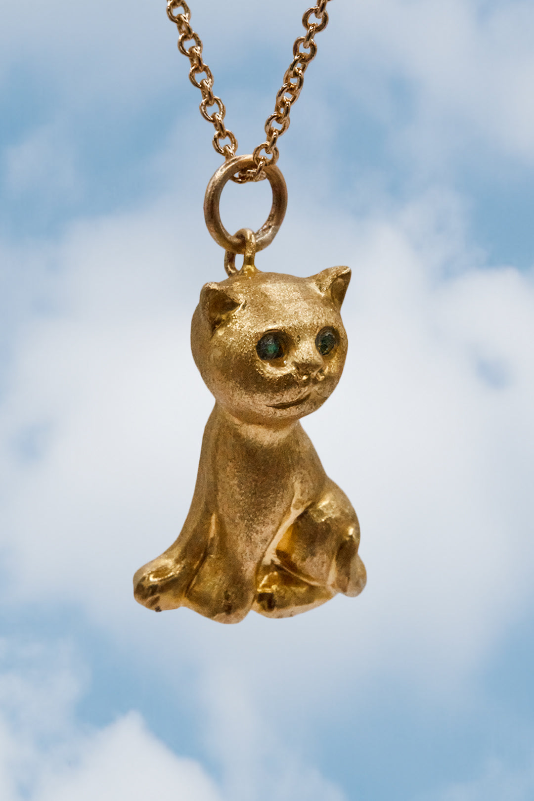 The Sparkly Eyed Golden Cat Charm (9ct 375 Gold 1970)