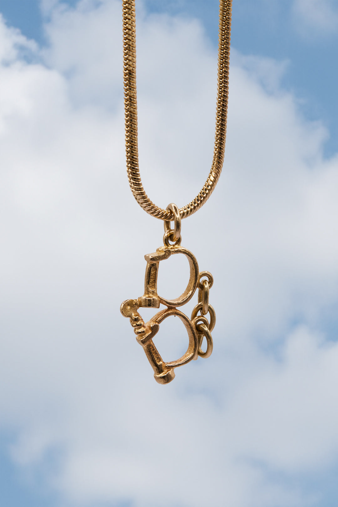 The Courageous Golden Handcuffs Charm (9ct 375 Gold 1975)