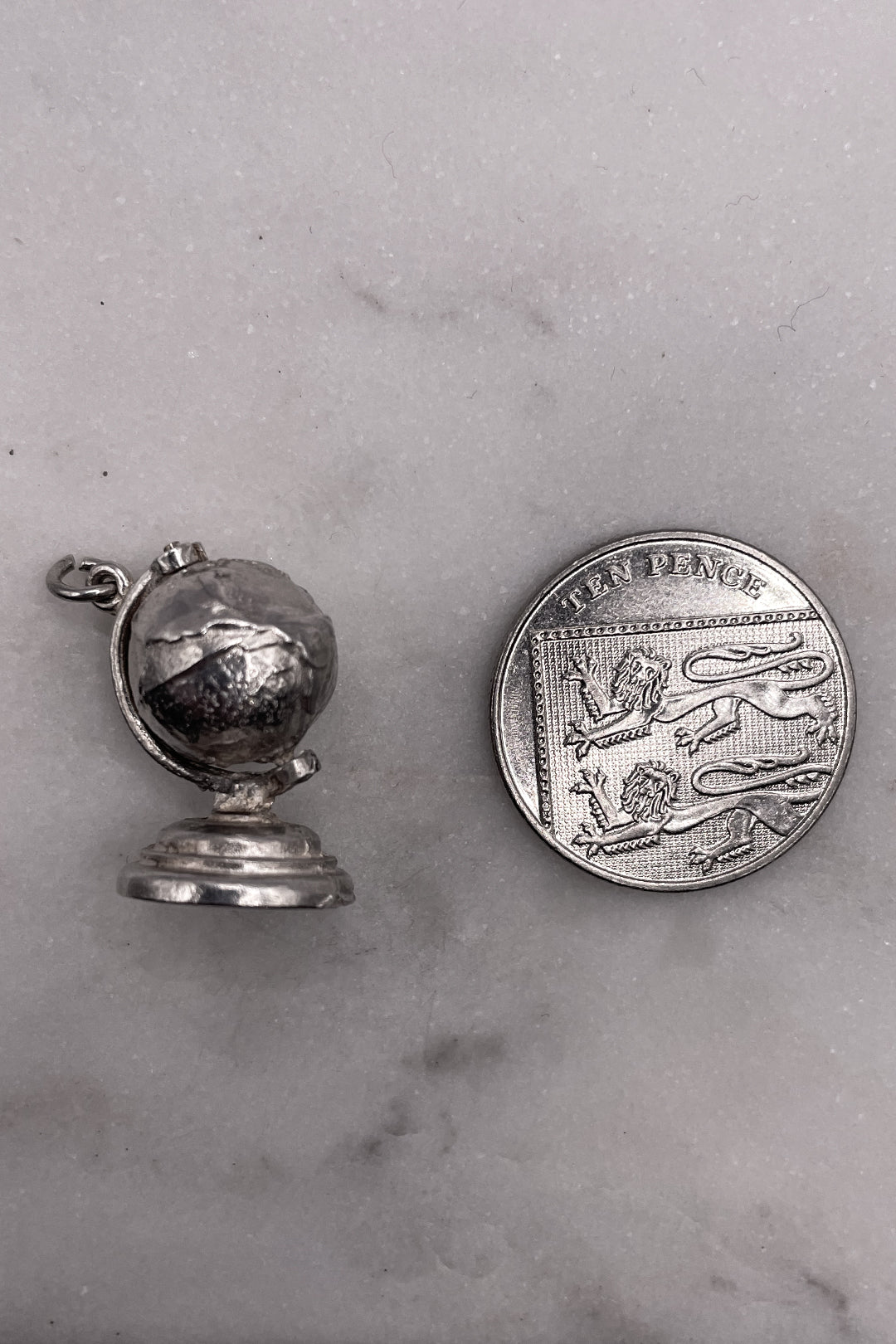 The Articulated Globetrotters Globe of Adventure Vintage Charm (925 Sterling Silver, made circa 1950 - 1970)