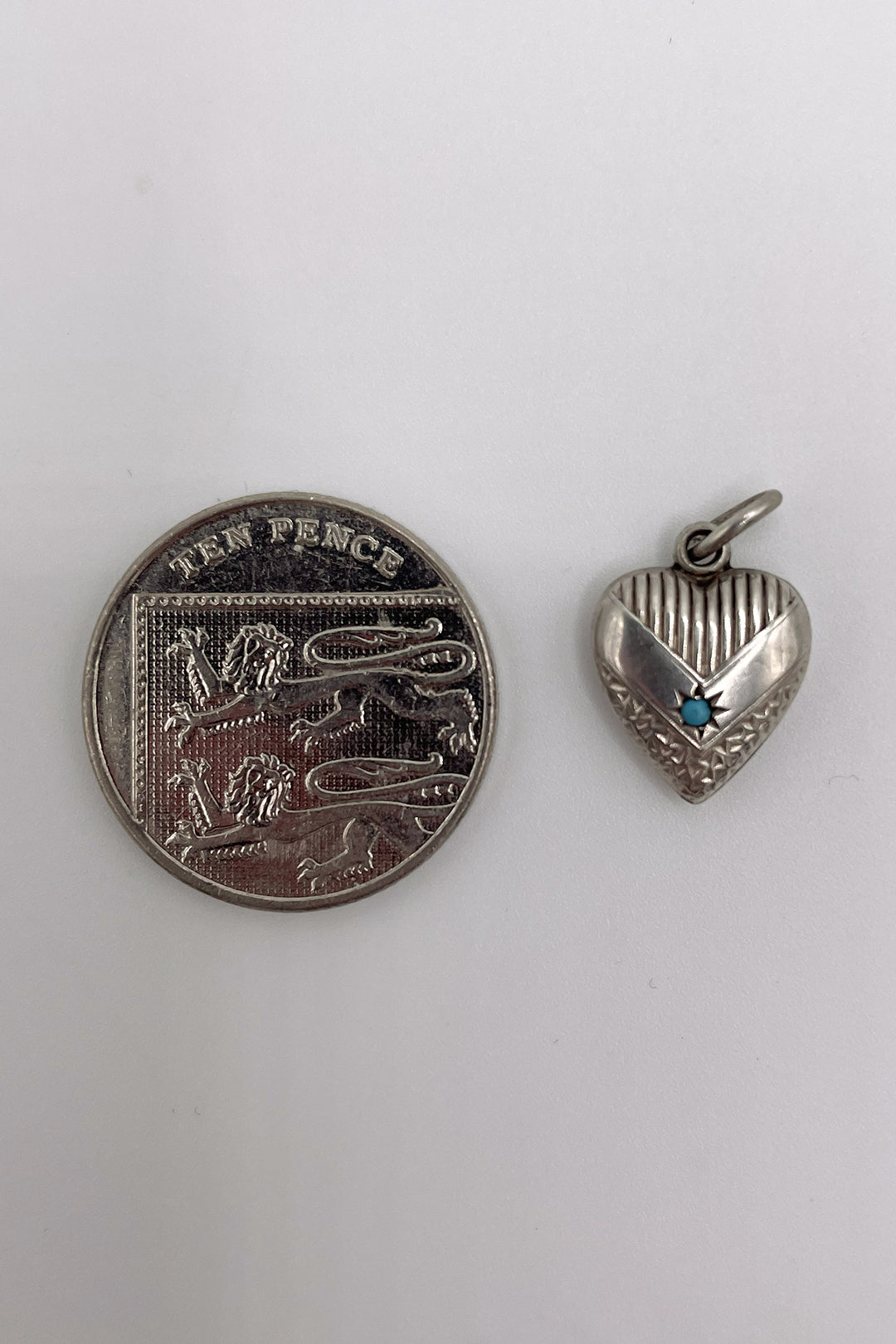 The Ornate Heart of Adoration with Turqoise Vintage Charm (925 Sterling Silver made c 1950s - 1970s)