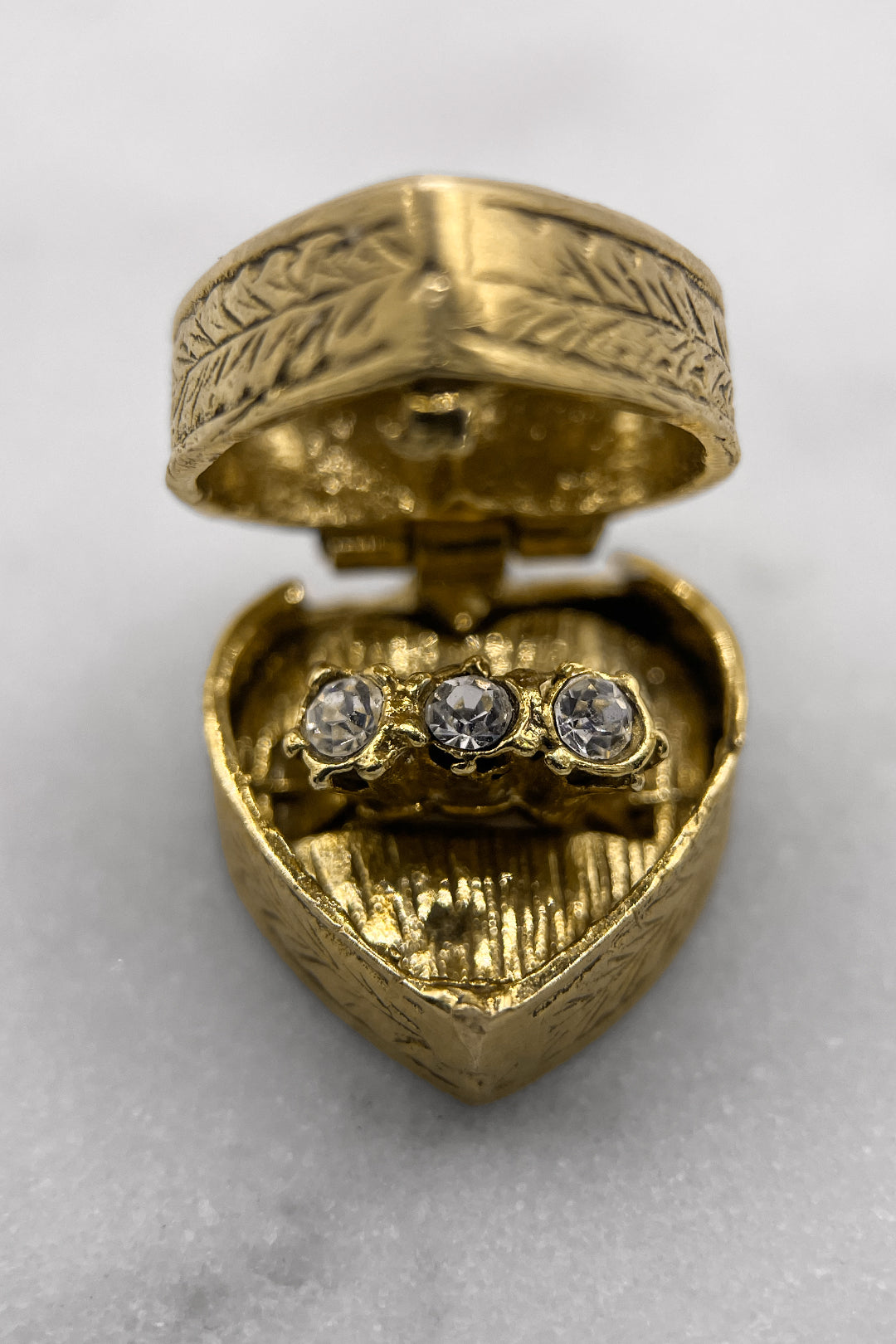 The Heart of Past, Present & Future Love Opening Vintage Charm (375 9ct gold, made in the 1964)
