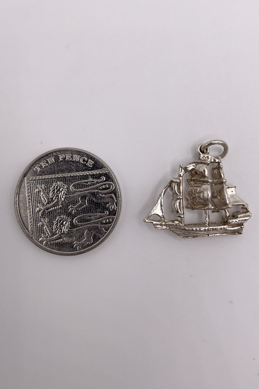 The Treasure Hunting Pirate Ship of The Seven Seas (925 Sterling Silver made c 1950s - 1970s)