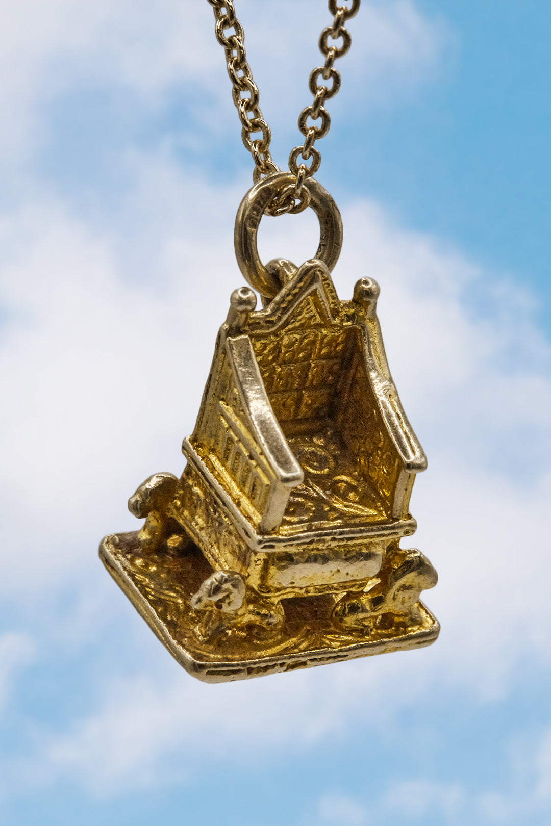 The Regal Coronation Throne of Queen Elizabeth II (375 9ct gold, made in 1953)