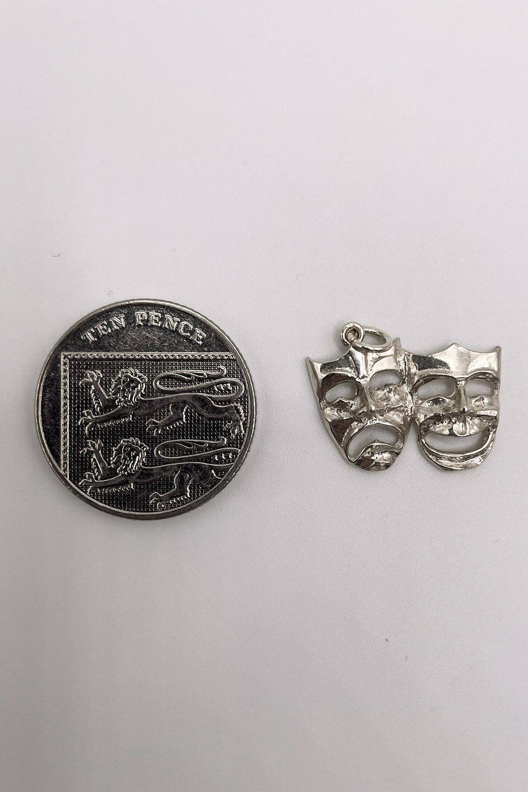 The Emotive Masks of the Theatre Vintage Charm (925 Sterling Silver, made circa 1950 - 1970)