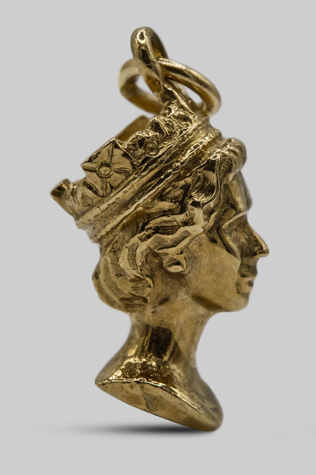 The Majestic Queen Elizabeth II Jubilee Charm (375 9ct gold, made in 1977)