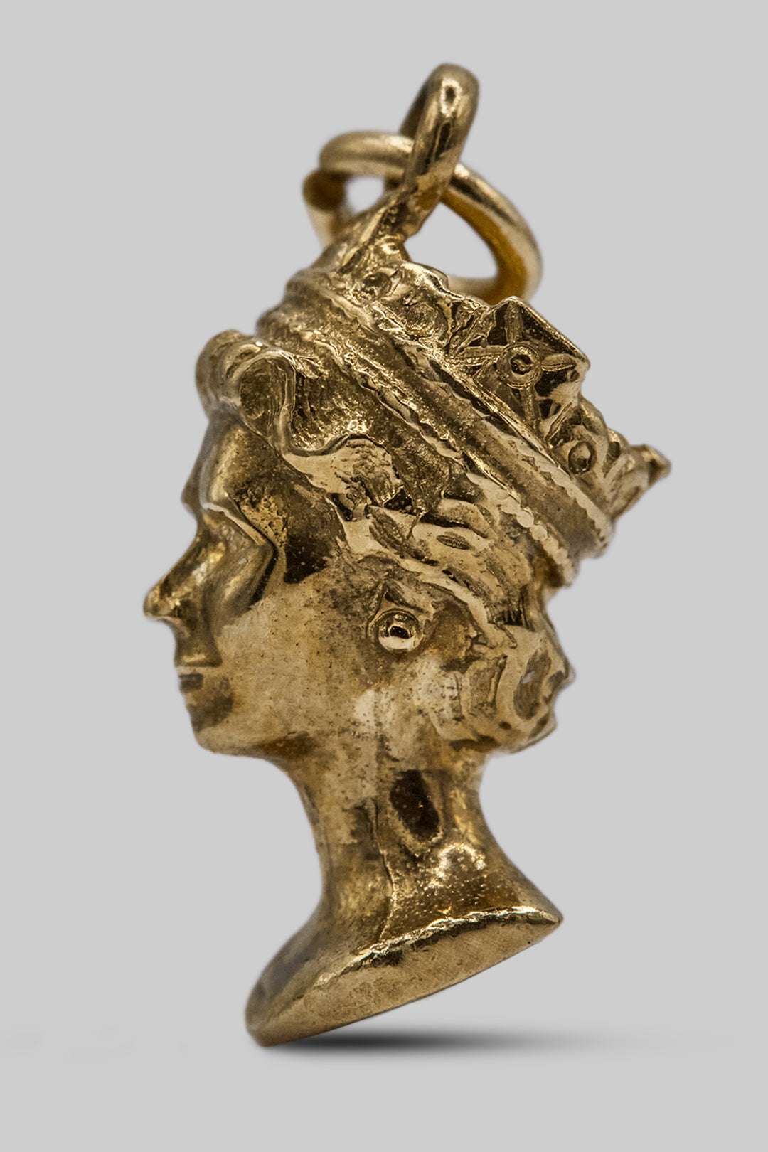The Majestic Queen Elizabeth II Jubilee Charm (375 9ct gold, made in 1977)