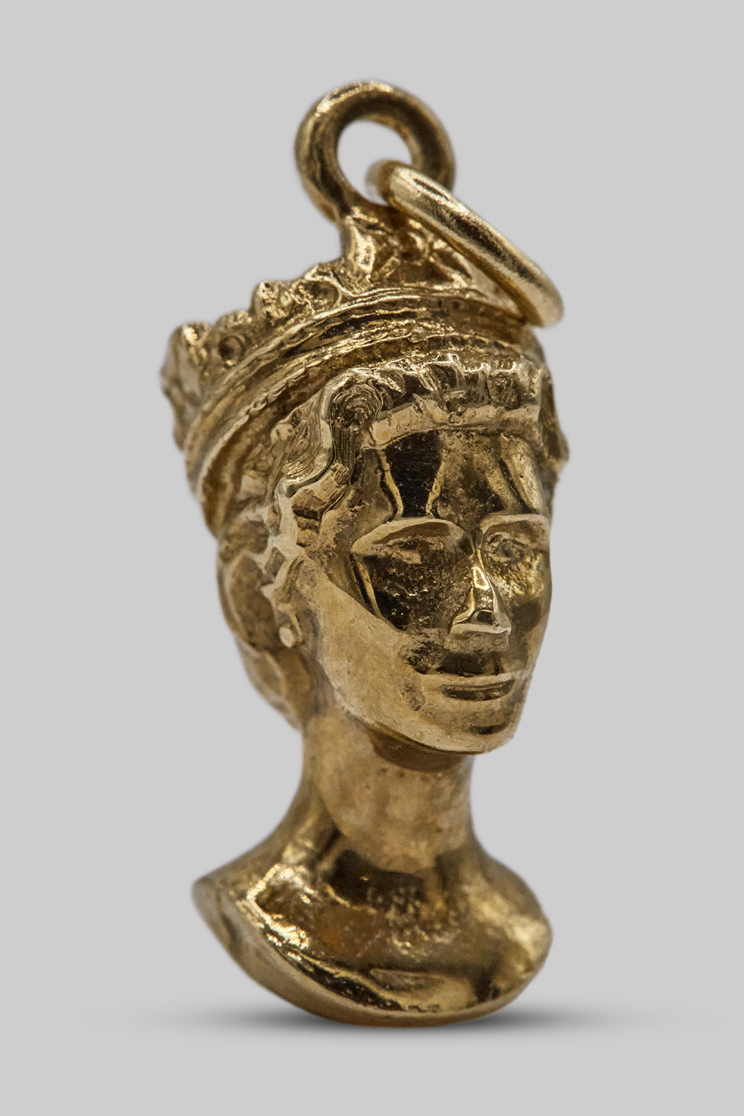 The Majestic Queen Elizabeth II Jubilee Charm (375 9ct gold, made in 1977)