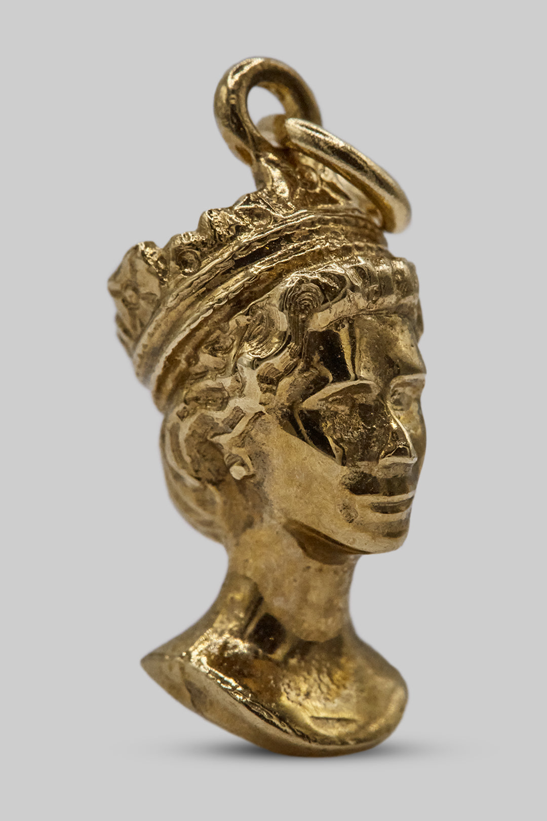 The Majestic Queen Elizabeth II Jubilee Charm (375 9ct gold, made in 1977)