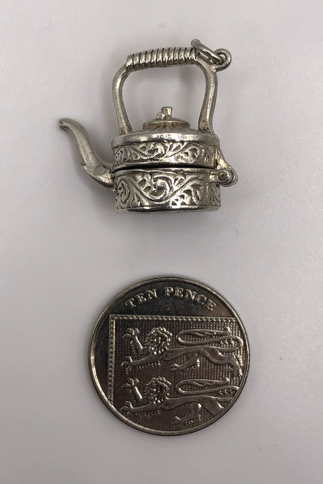The Opening Engraved Kettle Vintage Charm (925 Sterling Silver)