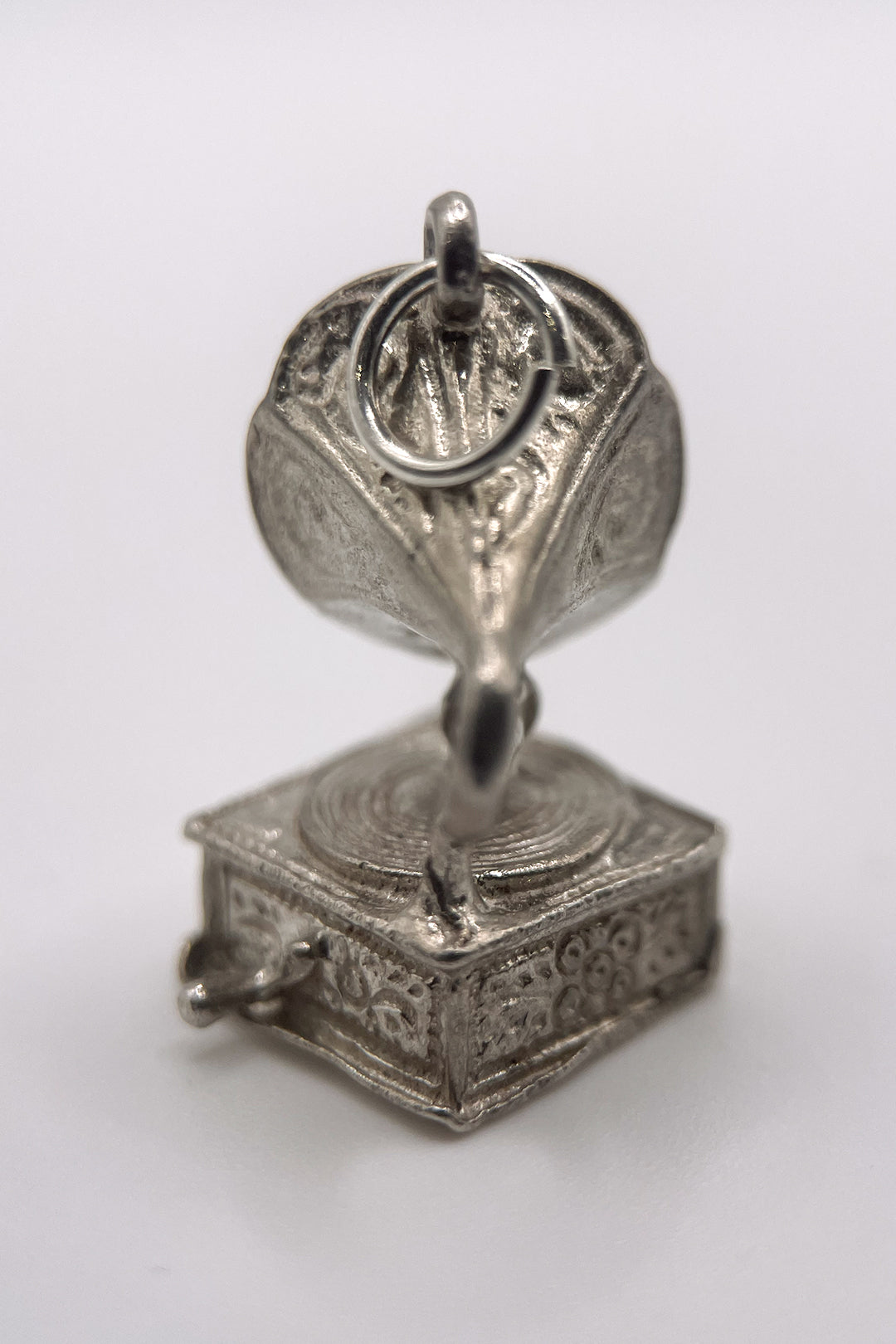 The Loud Ornate Gramophone Vintage Charm (925 Sterling Silver made c 1950s - 1970s)