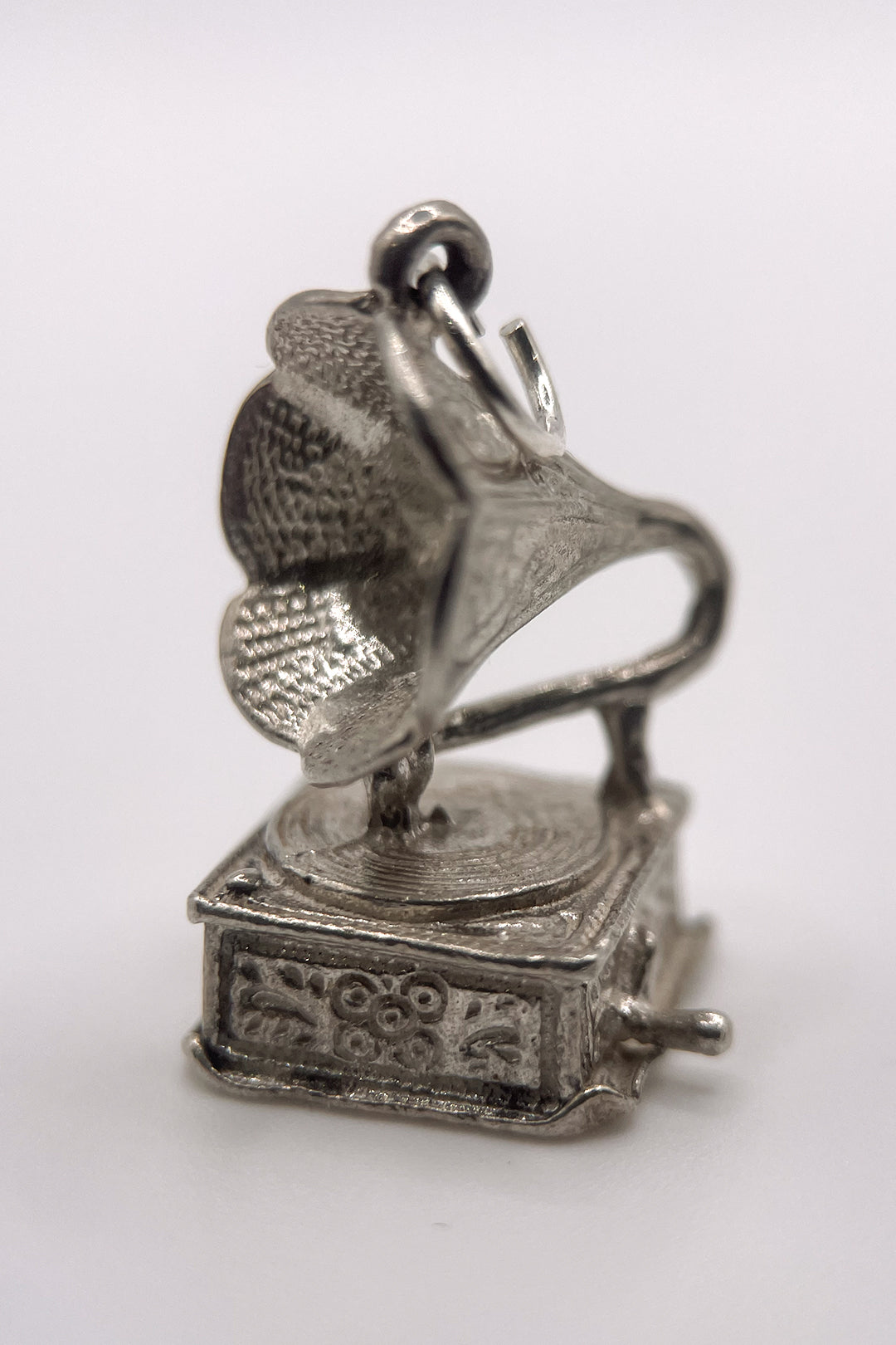 The Loud Ornate Gramophone Vintage Charm (925 Sterling Silver made c 1950s - 1970s)