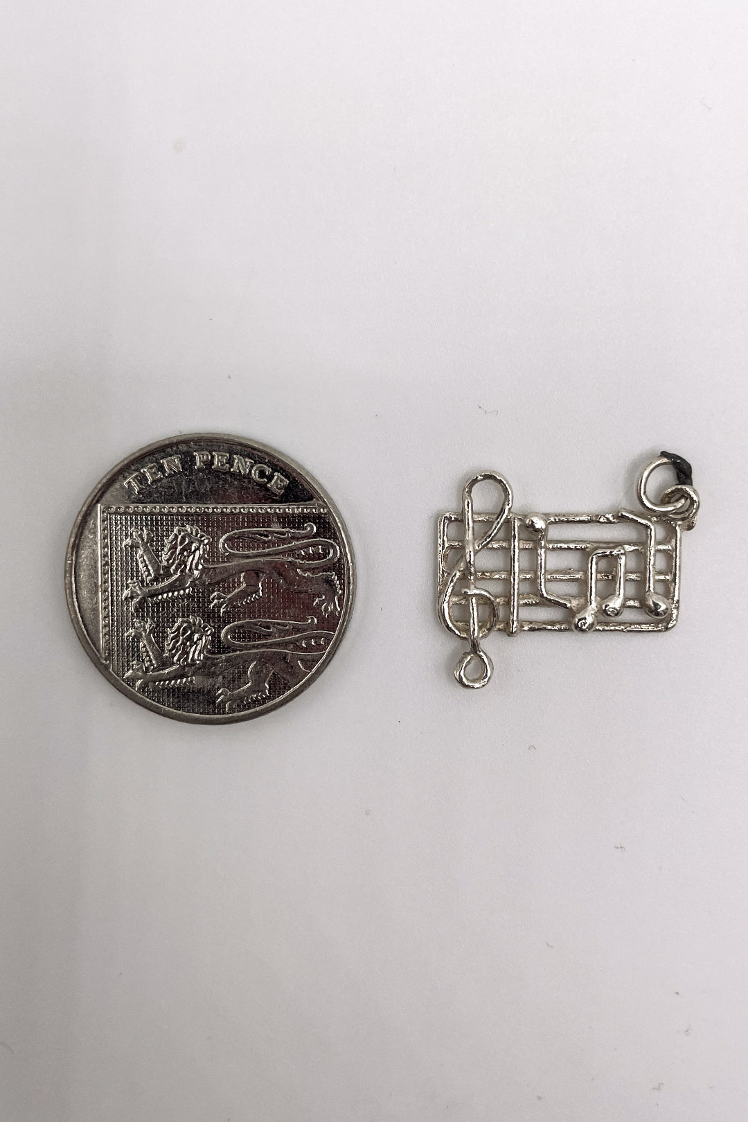 The Fluttering Musical Notes of Harmony Vintage Charm (925 Sterling Silver made c 1950s - 1970s)