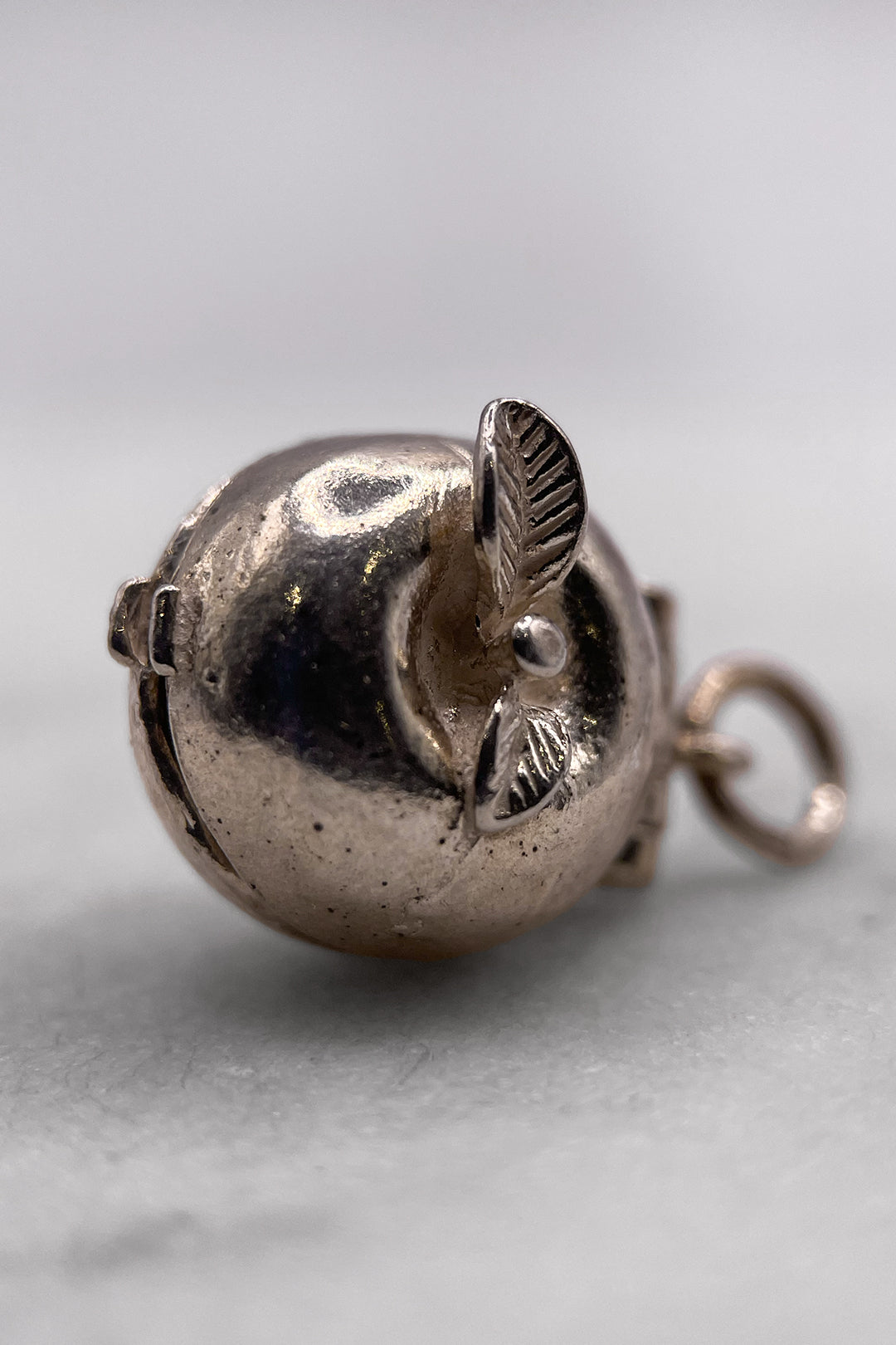 The Forbidden Apple of the Garden of Eden Opening Vintage Charm (925 Sterling Silver, made circa 1950 - 1970)
