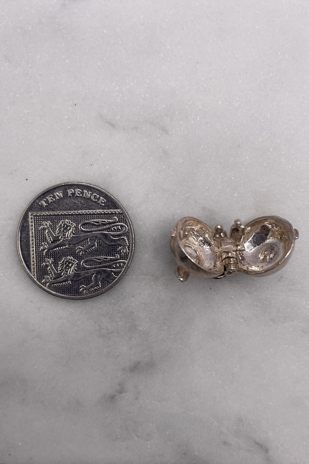The Forbidden Apple of the Garden of Eden Opening Vintage Charm (925 Sterling Silver, made circa 1950 - 1970)
