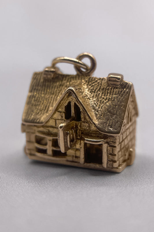 The Old British 'Horseshoe Inn' Pub Opening Vintage Charm (375 9ct gold, made in 1961)