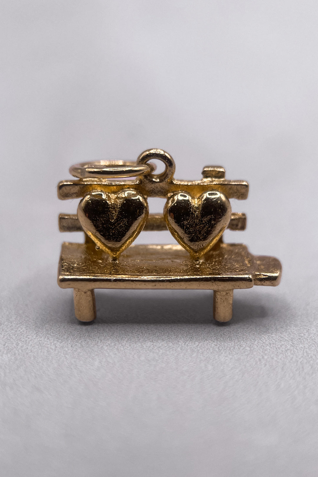 The Park Bench of Love Vintage Charm (375 9ct gold)