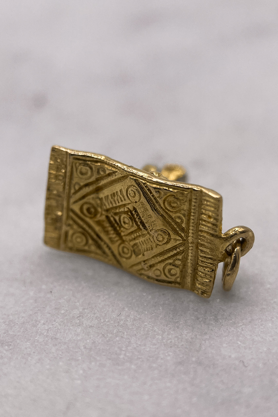 The Fairytale Aladdin on the Magical Carpet Charm (375 9ct gold, made in 1958)