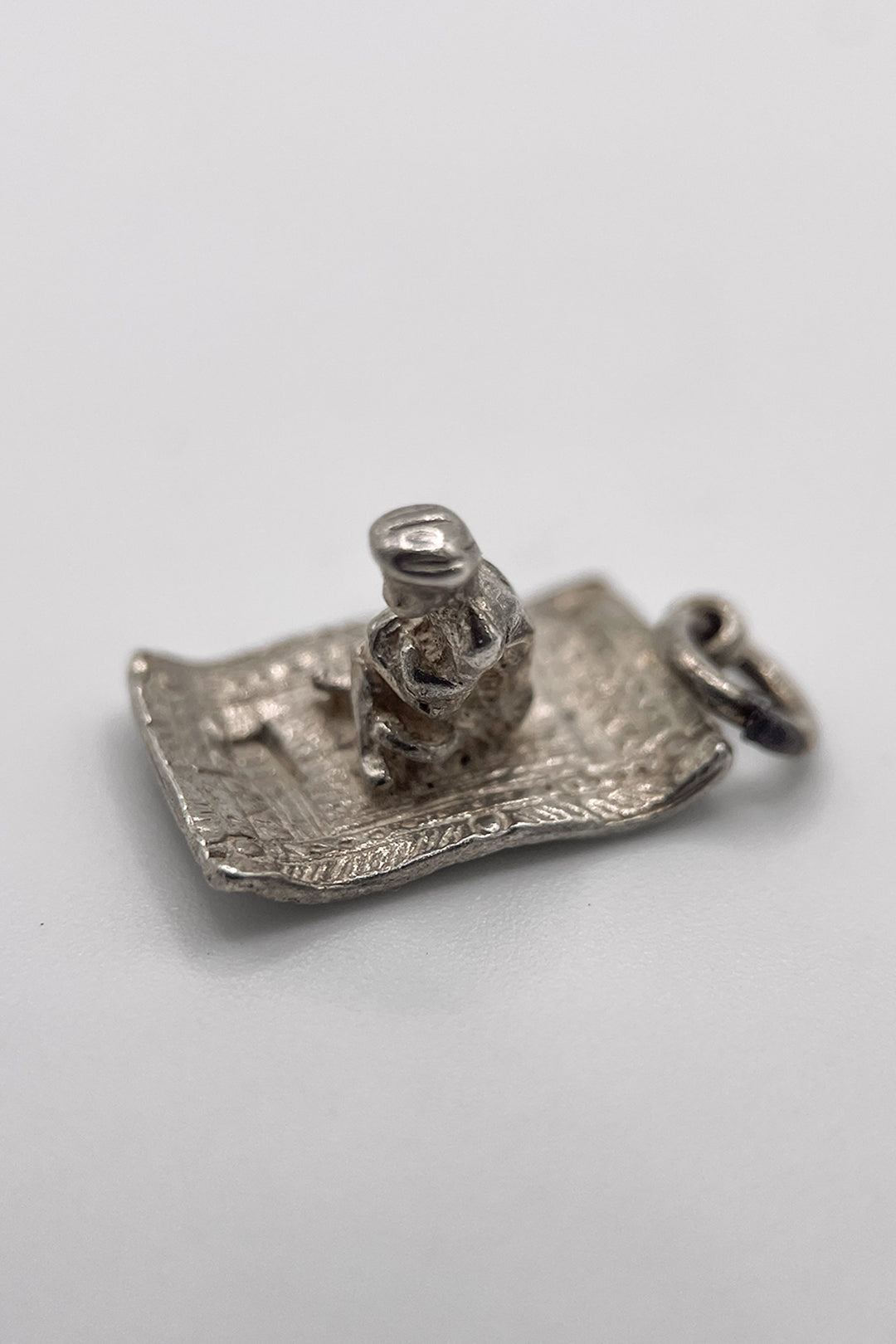 The Magical Floating Carpet of Aladdin Vintage Charm (925 Sterling Silver, made circa 1950 - 1970)