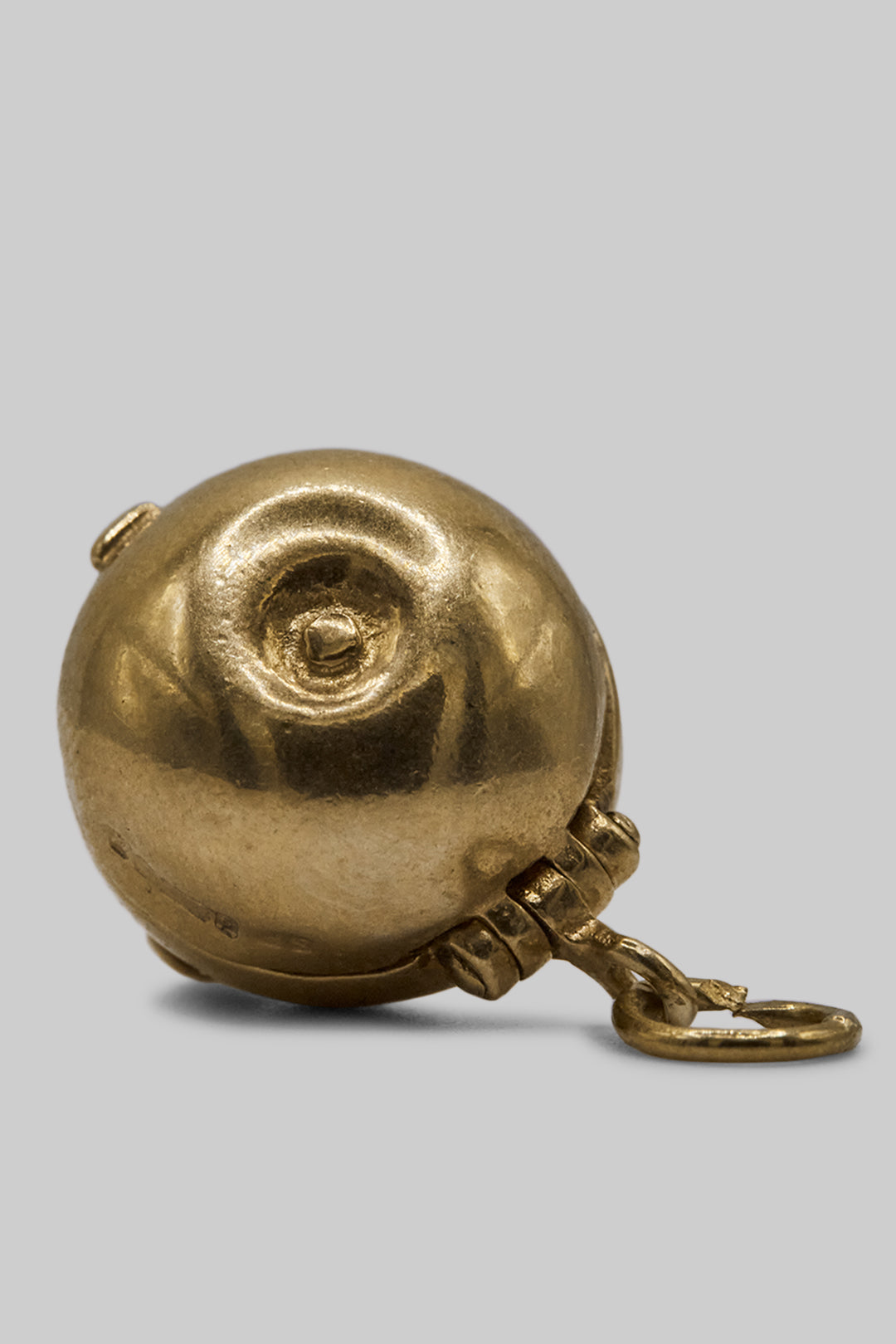 The Forbidden Fruit Opening Apple Vintage Charm (375 9ct gold, made in 1961)