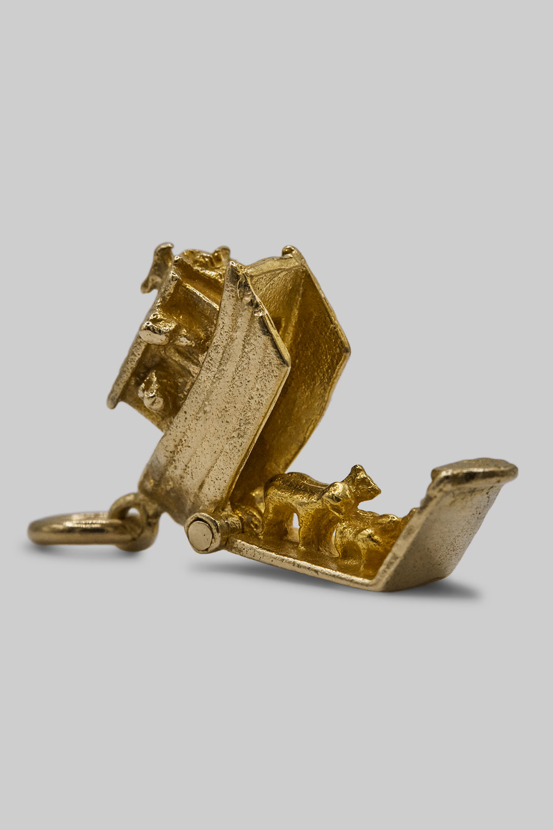The Heroic Opening Noah's Ark of the Flood Vintage Charm (375 9ct gold, made in 1959)