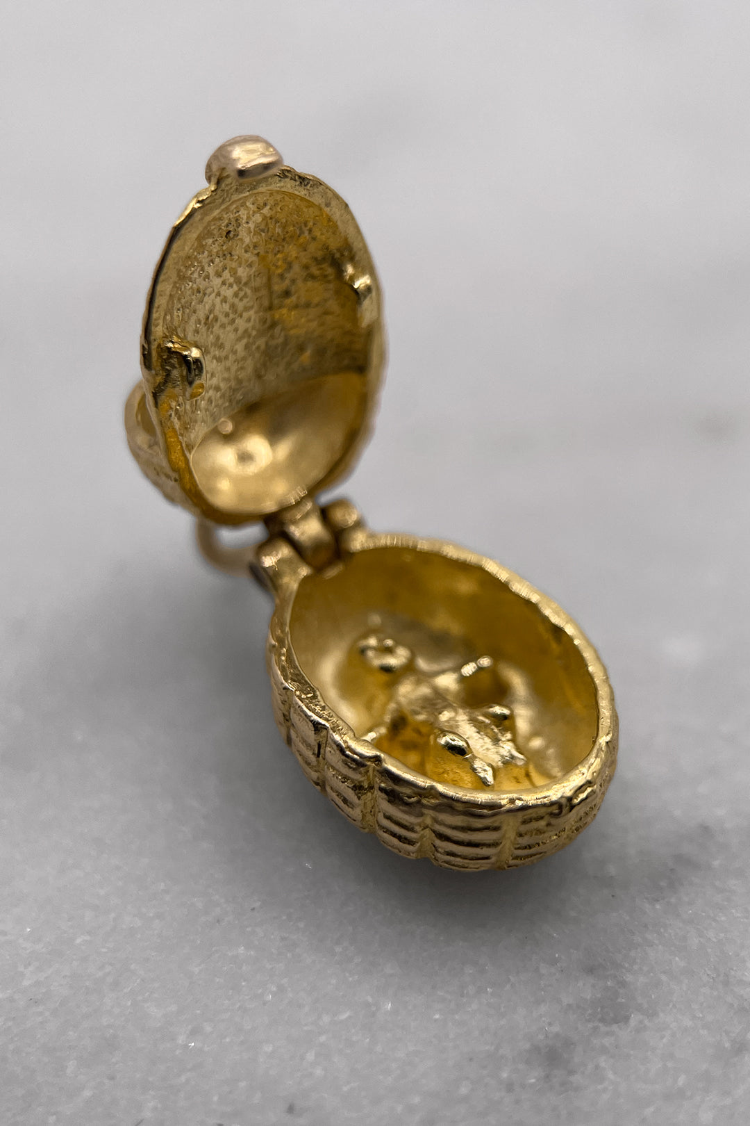 The Little Miracle Moses Basket Charm (375 9ct gold, made in 1962 by Nuvo)