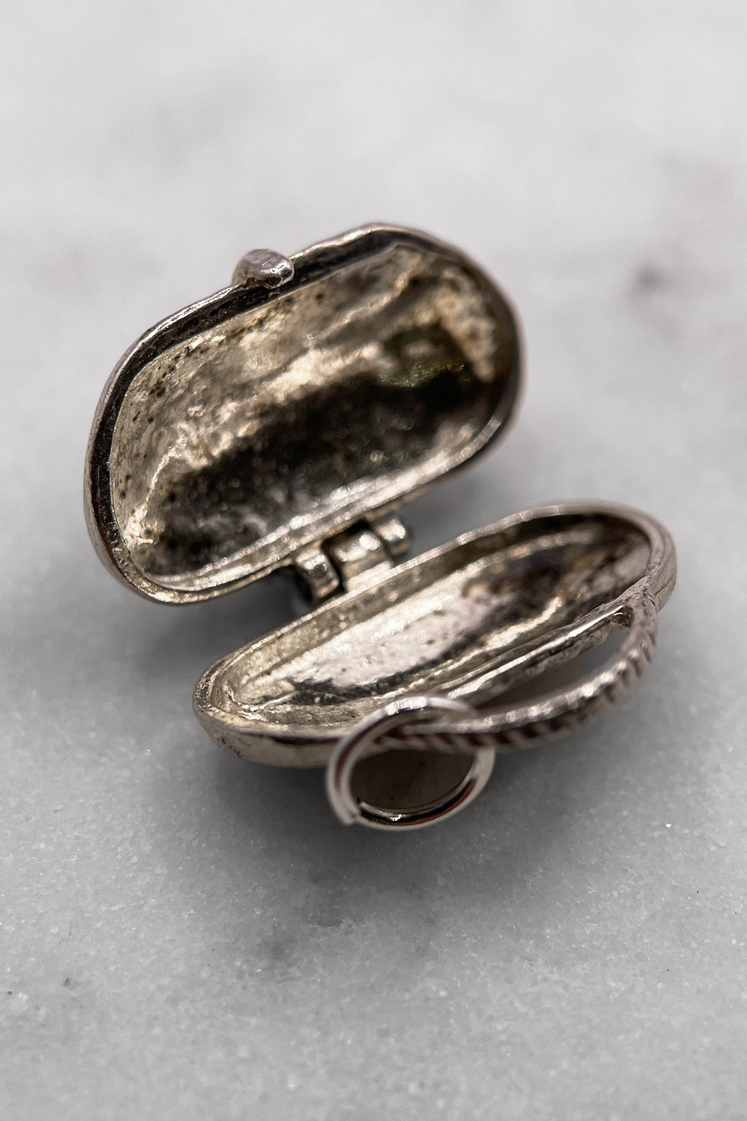 The Glamorous Handbag of Good Times Opening Vintage Charm (925 Sterling Silver, made circa 1950 - 1970)