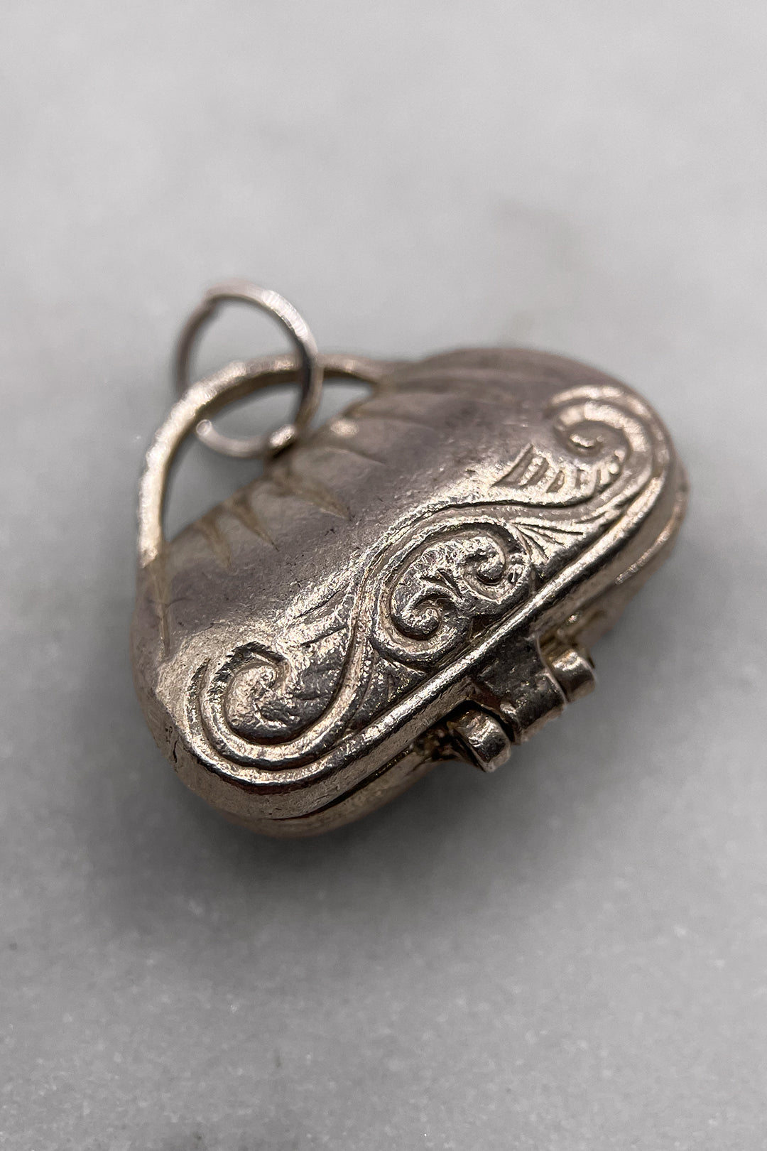 The Glamorous Handbag of Good Times Opening Vintage Charm (925 Sterling Silver, made circa 1950 - 1970)