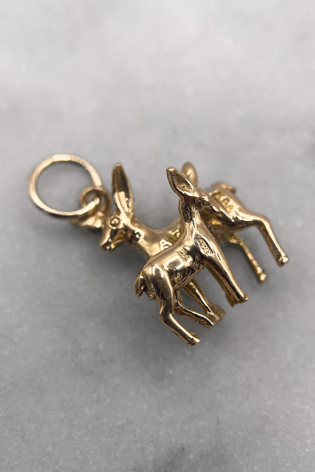 The Woodland Mother's Love Deer & Fawnl Vintage Charm (375 9ct gold, made in the 1960s)