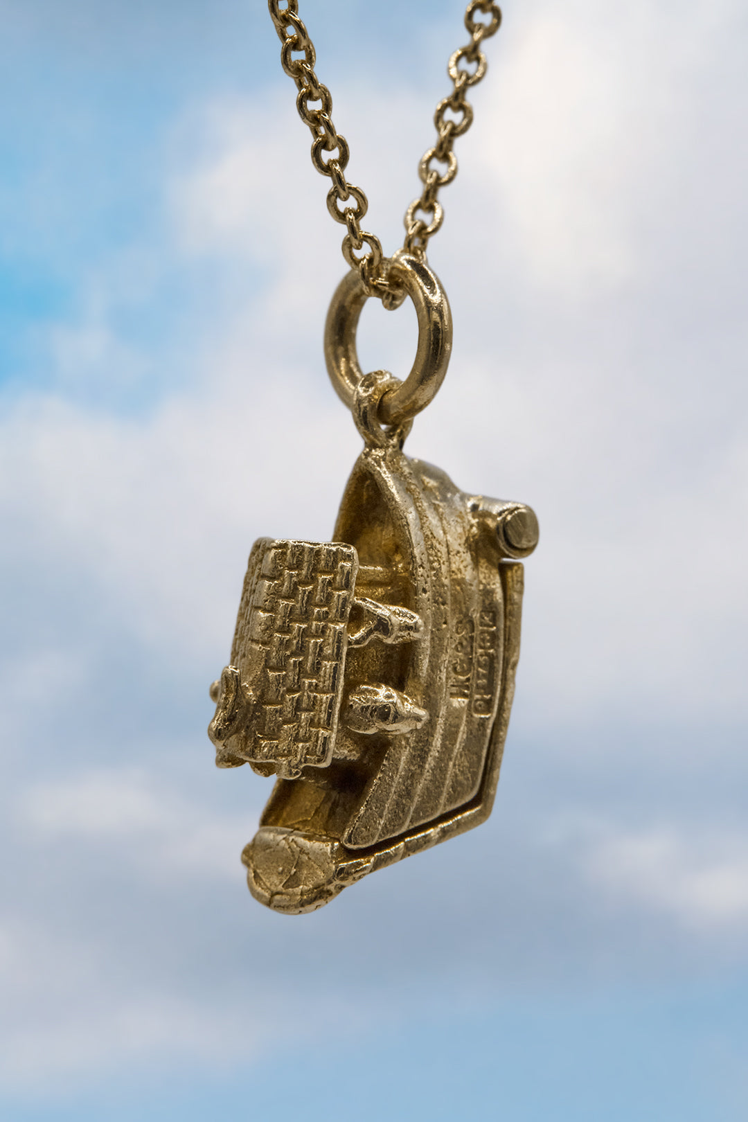 The Heroic Opening Noah's Ark of the Flood Vintage Charm (375 9ct gold, made in 1959)