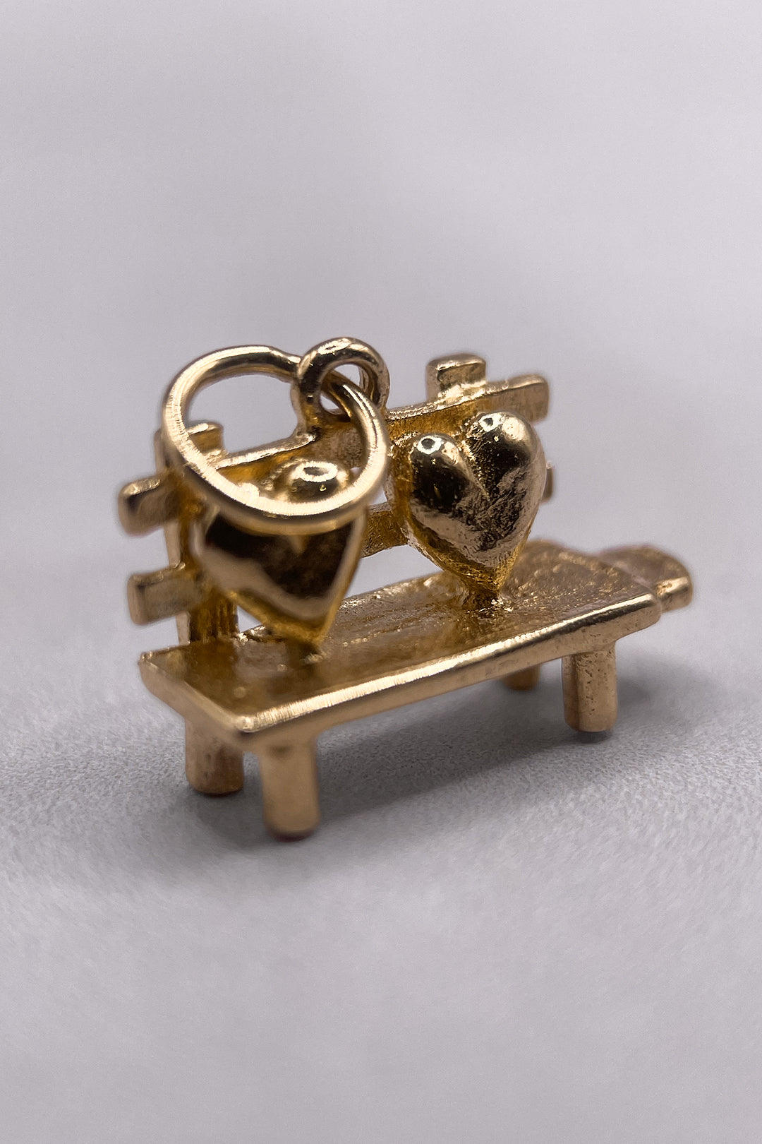 The Park Bench of Love Vintage Charm (375 9ct gold)
