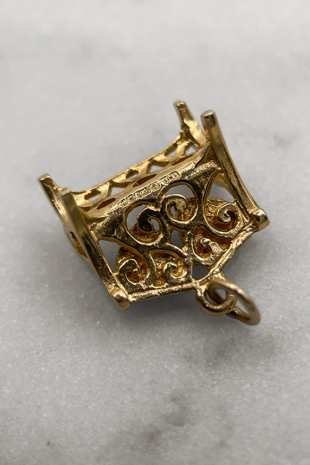 The Sweethearts’ Bench of Love Charm (375 9ct gold, made in 1977)