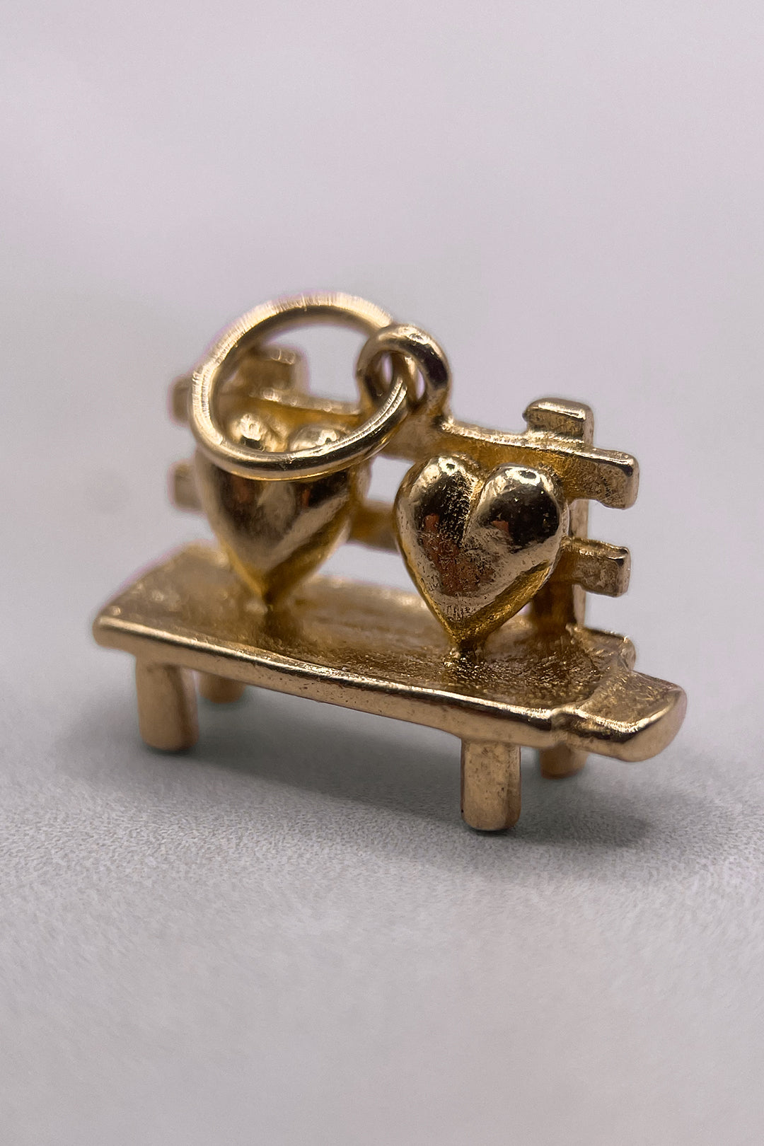 The Park Bench of Love Vintage Charm (375 9ct gold)