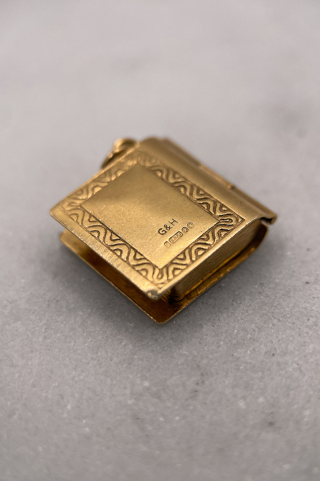 The Opening Holy Bible Charm of Faith Charm (375 9ct gold, made in 1966)