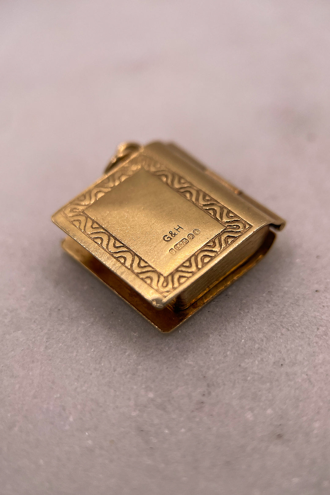 The Opening Holy Bible Charm of Faith Charm (375 9ct gold, made in 1966)