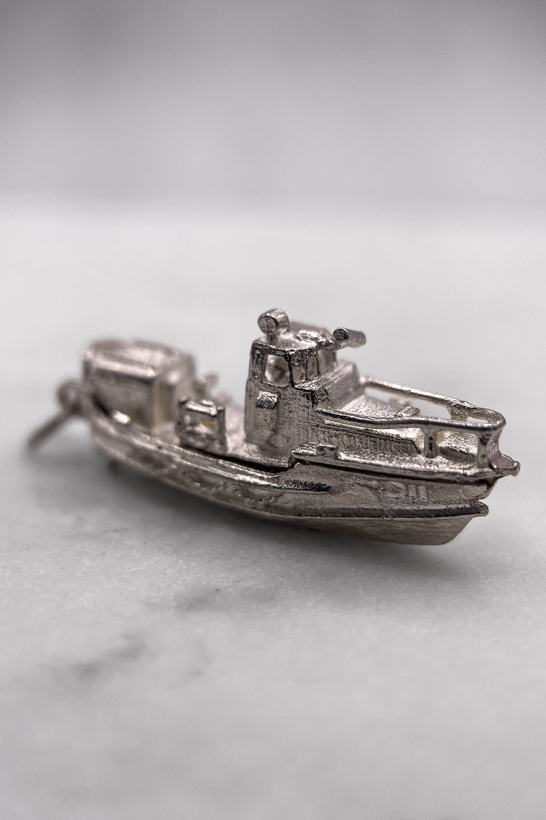 The Captain's Yacht of the Ocean Opening Vintage Charm (925 Sterling Silver, made circa 1950 - 1970)