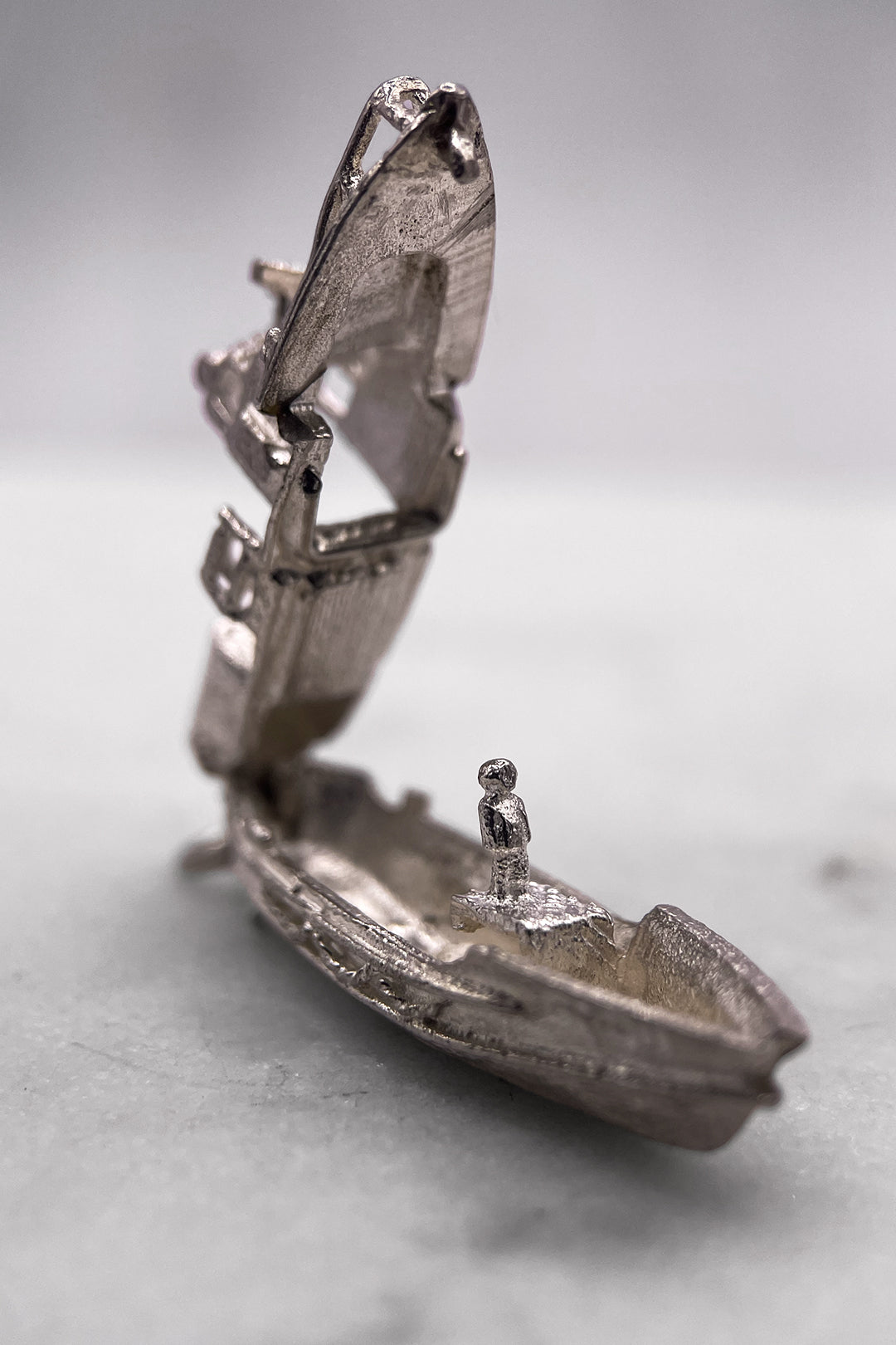 The Captain's Yacht of the Ocean Opening Vintage Charm (925 Sterling Silver, made circa 1950 - 1970)