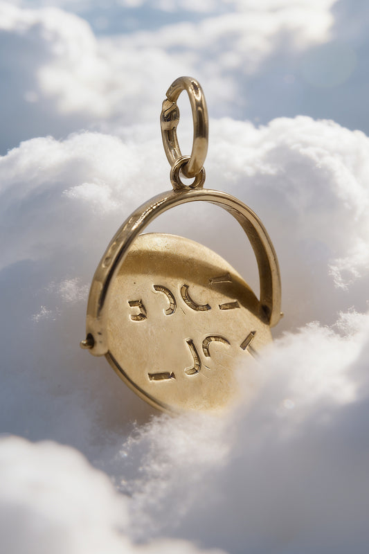 The Lucky Good Luck Spinner Charm (375 9ct gold, made in 1954)