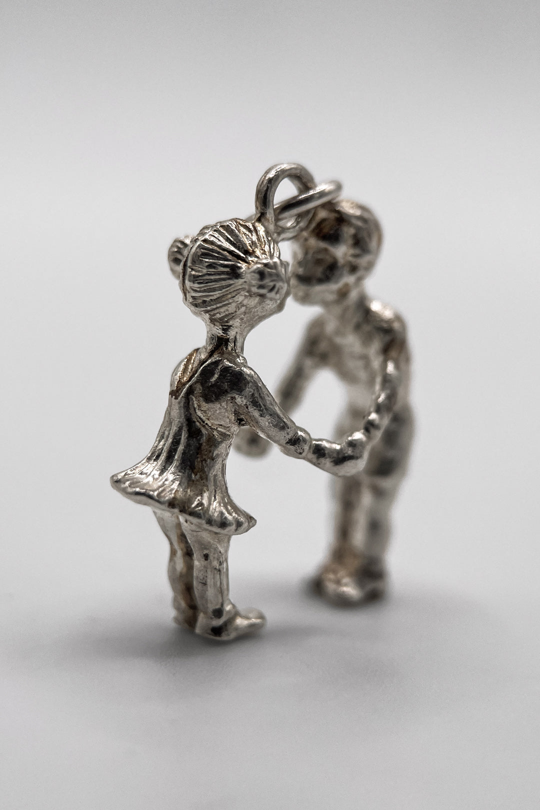 The Romantic Young Lovers Vintage Charm (925 Sterling Silver, made circa 1950 - 1970)