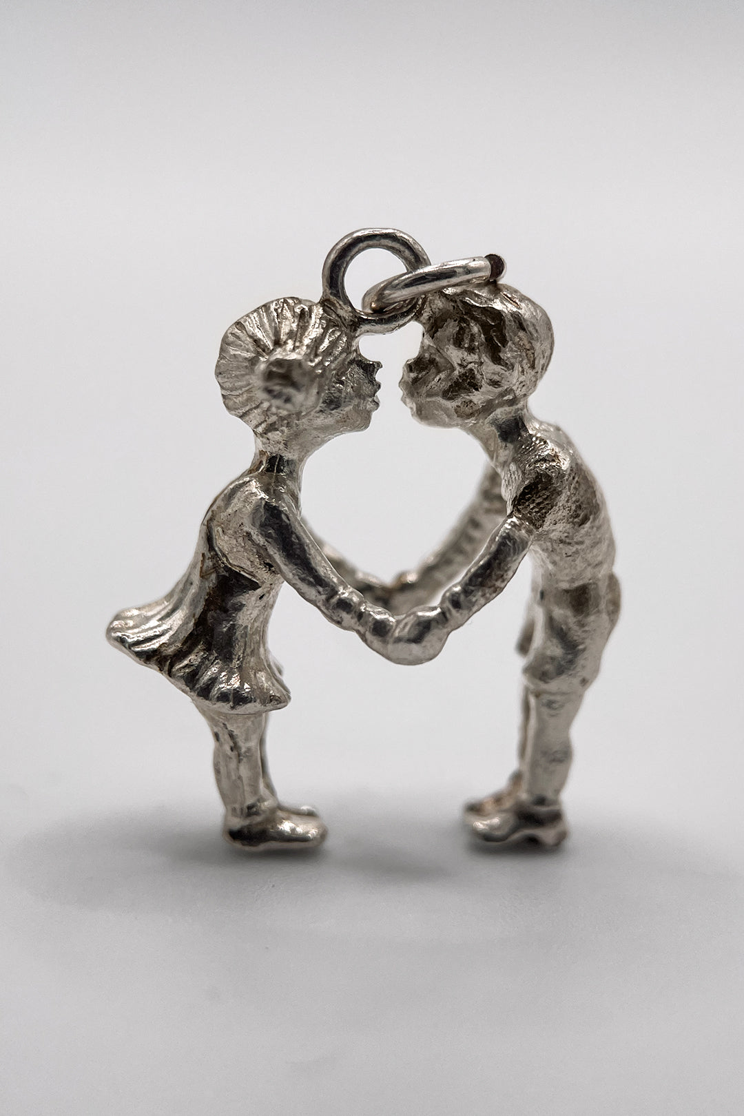 The Romantic Young Lovers Vintage Charm (925 Sterling Silver, made circa 1950 - 1970)
