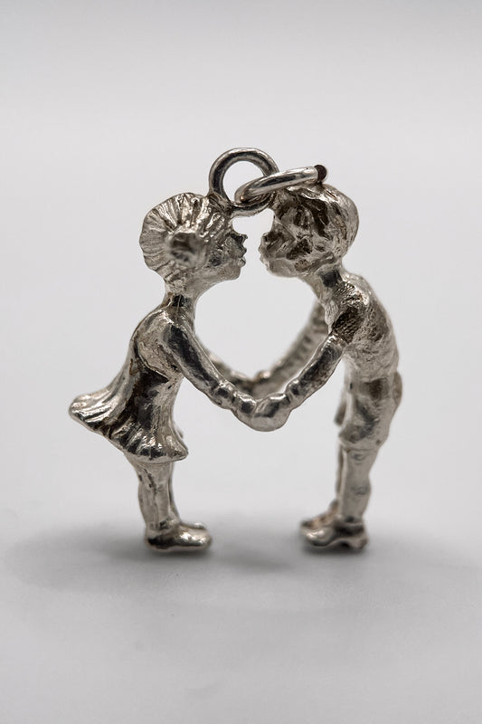 The Romantic Young Lovers Vintage Charm (925 Sterling Silver, made circa 1950 - 1970)