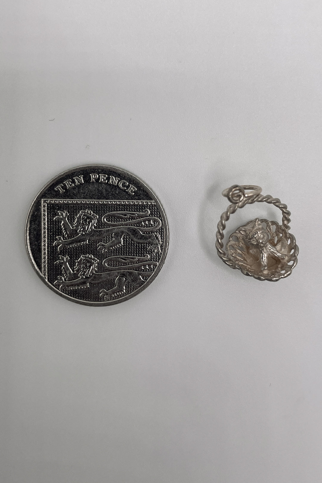 The Adorable Newborn Kitten in the Basket Vintage Charm (925 Sterling Silver, made circa 1950 - 1970)
