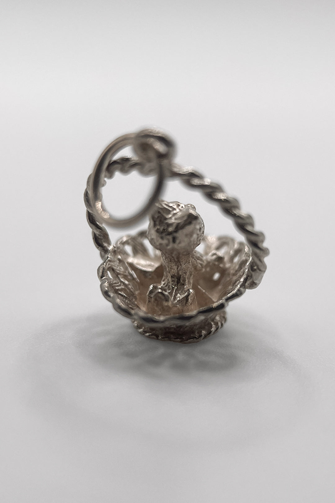 The Adorable Newborn Kitten in the Basket Vintage Charm (925 Sterling Silver, made circa 1950 - 1970)
