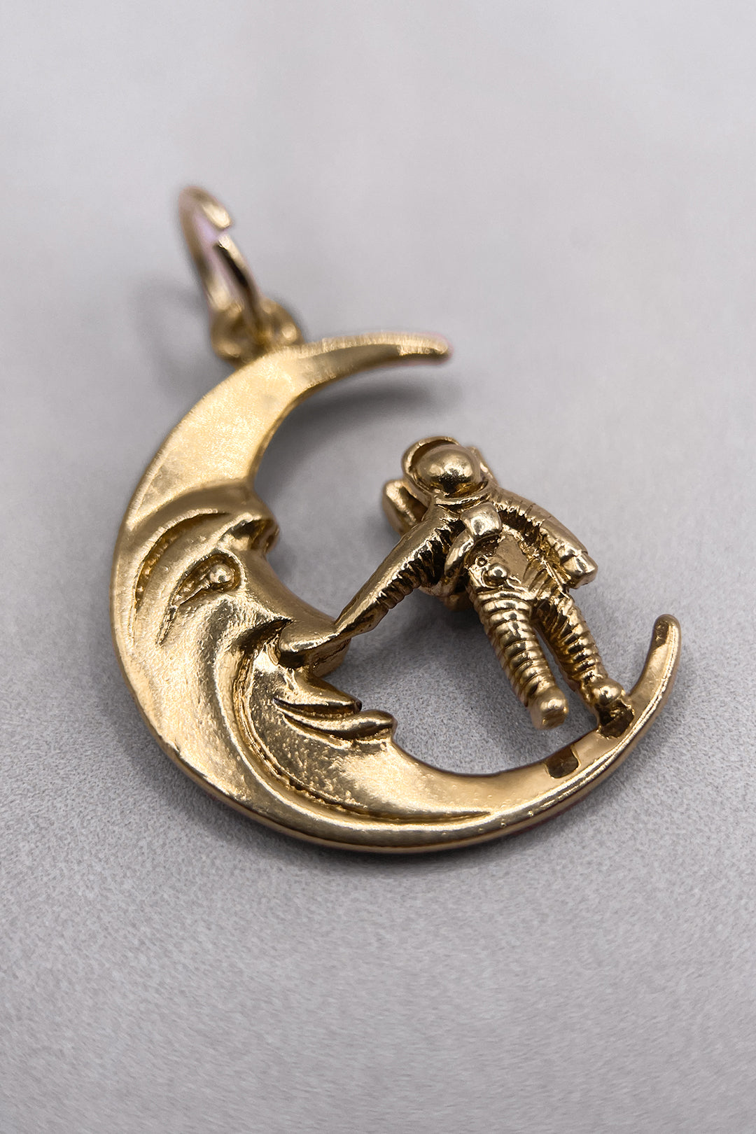 The Moon That Reached for the Stars Vintage Charm (375 9ct gold, made in 1976)