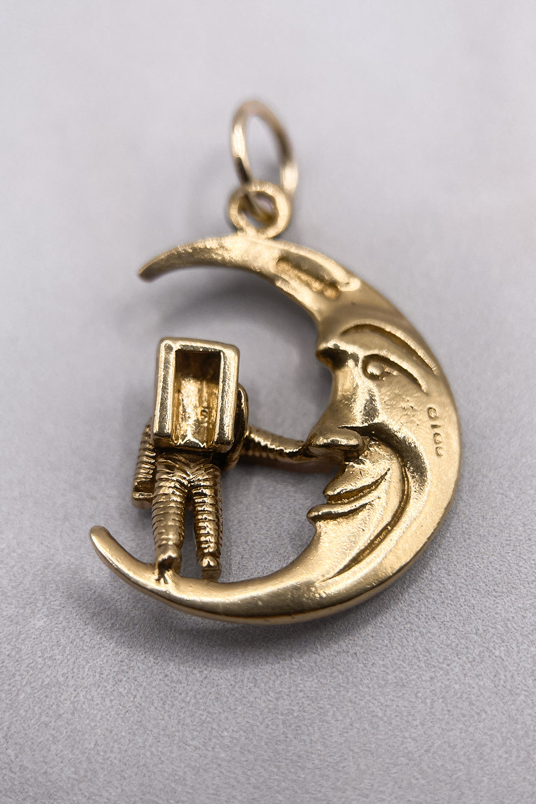The Moon That Reached for the Stars Vintage Charm (375 9ct gold, made in 1976)