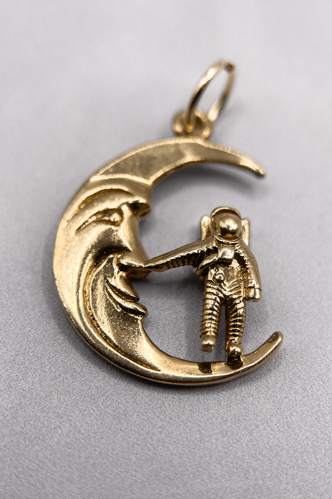 The Moon That Reached for the Stars Vintage Charm (375 9ct gold, made in 1976)
