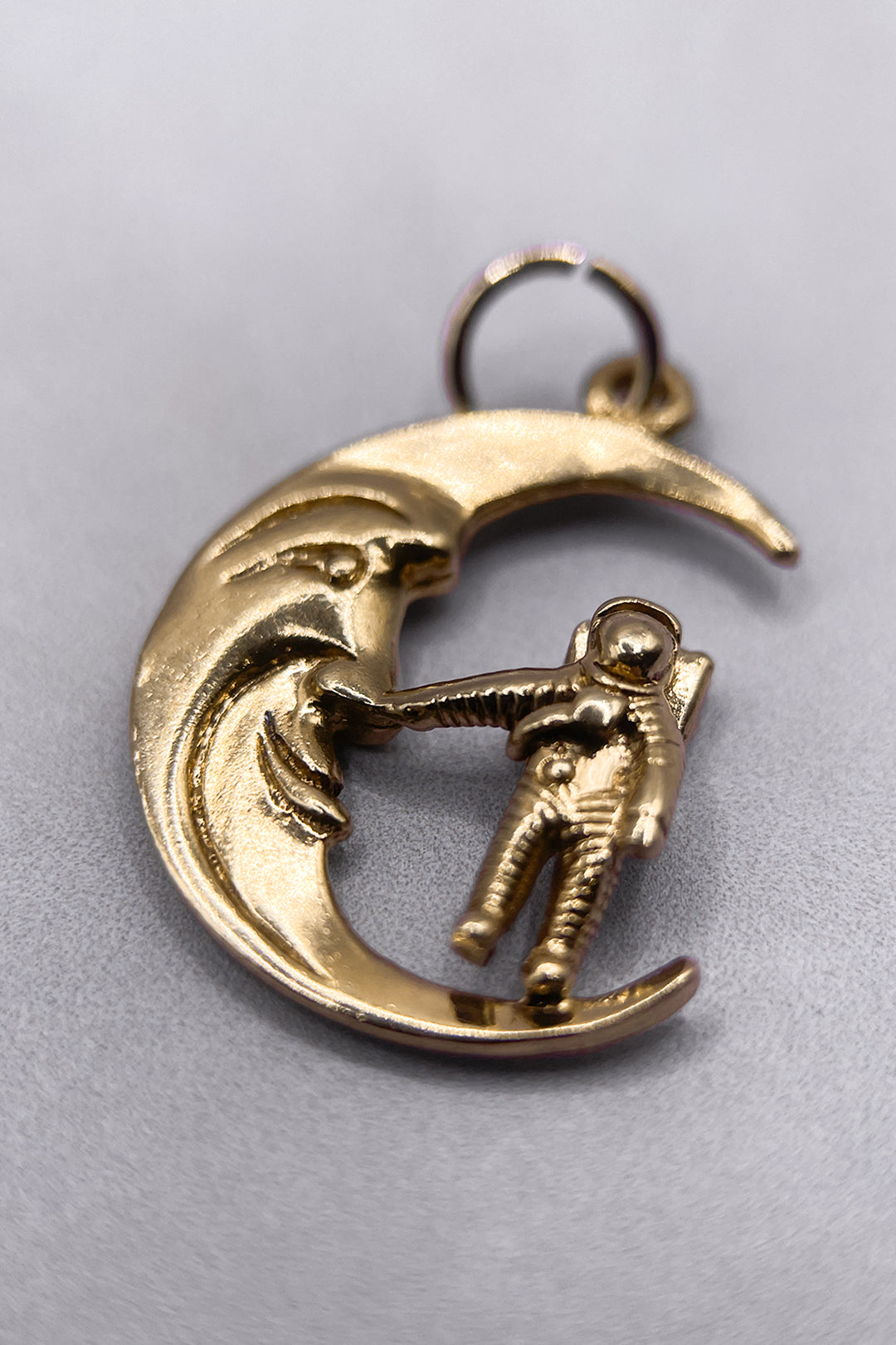The Moon That Reached for the Stars Vintage Charm (375 9ct gold, made in 1976)