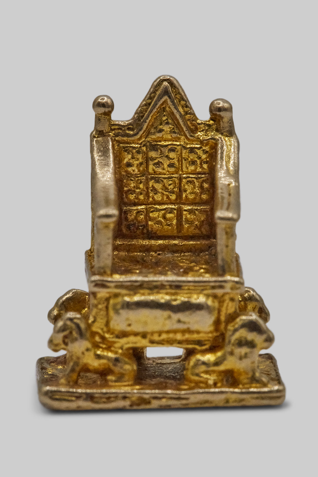 The Regal Coronation Throne of Queen Elizabeth II (375 9ct gold, made in 1953)