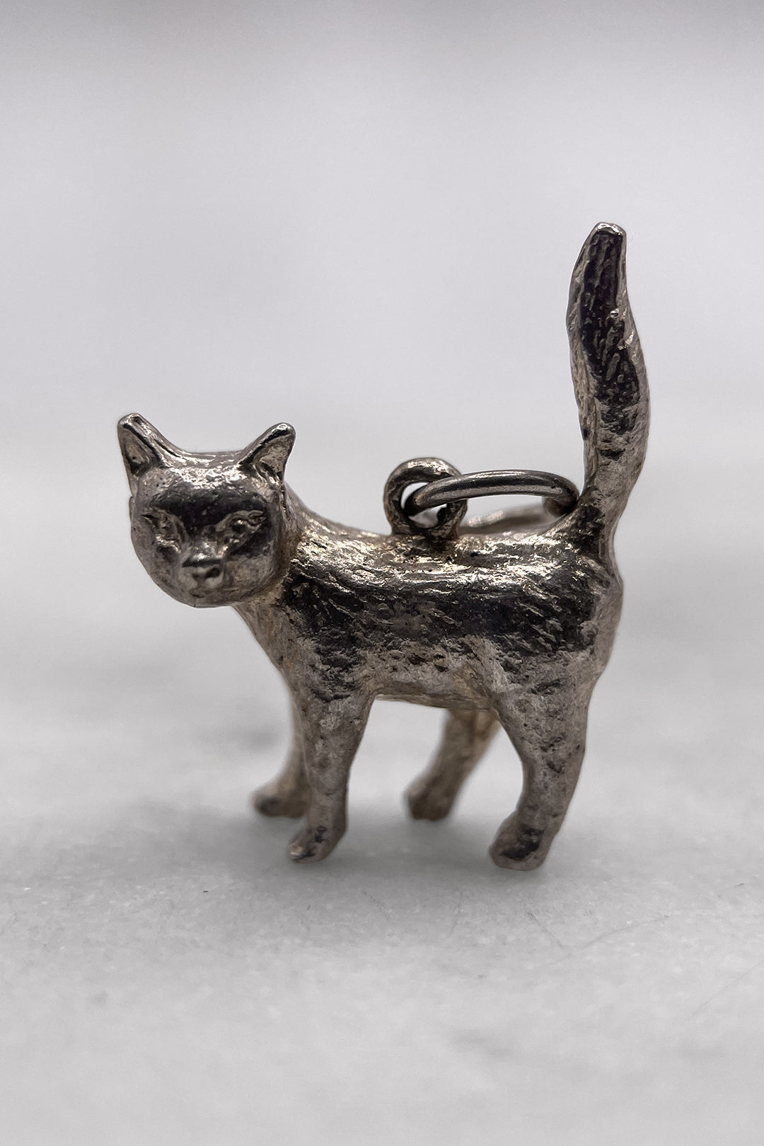 The Playful Cat of The Family House Vintage Charm (925 Sterling Silver, made circa 1950 - 1970)
