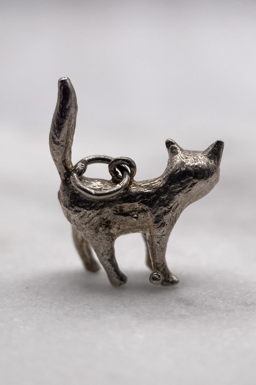 The Playful Cat of The Family House Vintage Charm (925 Sterling Silver, made circa 1950 - 1970)